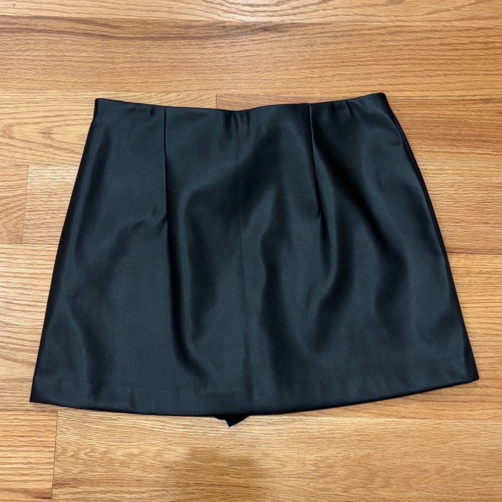 Abercrombie & Fitch Scarlett Vegan Leather Mini Skort - Picture 8 of 12